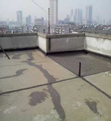 鄂州市漏水维修 楼顶漏水是什么原因，楼顶漏水维修方法是什么?